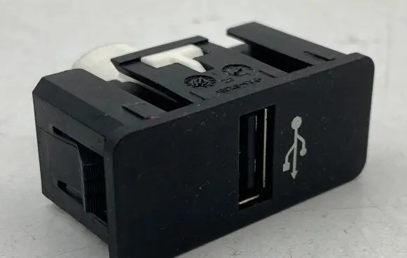 BMW 3 F30 F35 F31 USB socket connector 9230248 169596