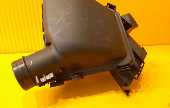 BMW 2 Active Tourer U06 Air filter box 8472015