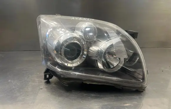 Toyota Avensis T250 Headlight/headlamp 35109