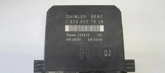 Mercedes-Benz E W210 Door control unit/module 2108207626