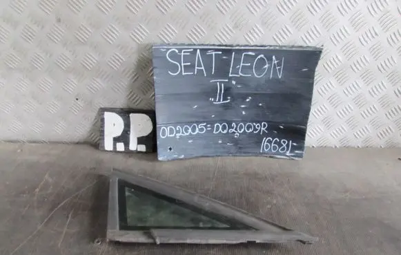 Seat Leon (1P) Front triangle window/glass 