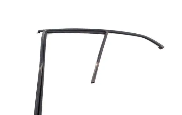 Volvo XC40 Rubber seal rear door 32237973