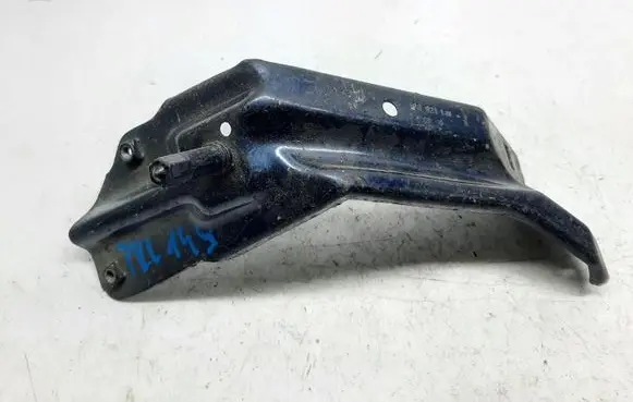 Seat Leon (1P) Fender mounting bracket 1P0821135