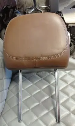 Chrysler Pacifica Front seat headrest 