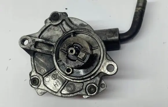 Mercedes-Benz C W202 Vacuum pump A6112300065
