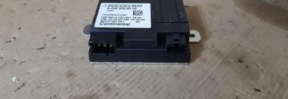 Mercedes-Benz Vito Viano W447 Fuel pump relay A0009008509