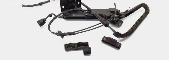 KIA Carnival Sliding door lower roller guide/hinge 916504D510