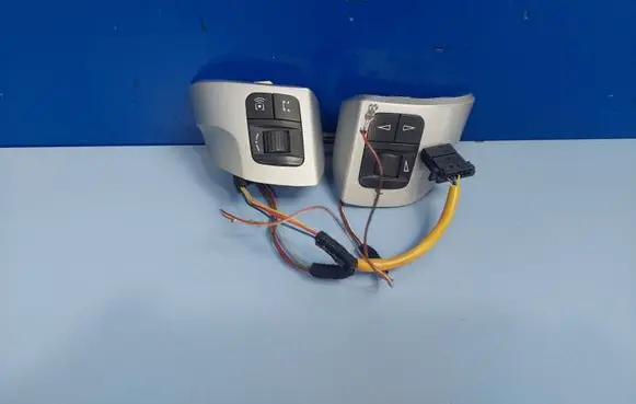 Opel Zafira B Steering wheel buttons/switches CX250420CM 13126750