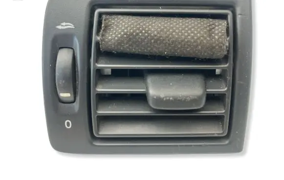 Volvo V50 Dashboard side air vent grill/cover trim Y01128