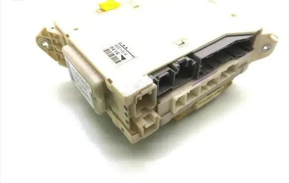 Lexus IS 220D-250-350 Fuse module 82672-53040