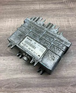 Volkswagen Golf III Engine control unit/module ECU 8A0907311K 0261203182