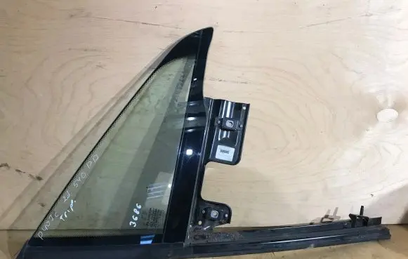 Peugeot 407 Front vent window/glass (coupe) 9650701180 04022009 TRIPLEX