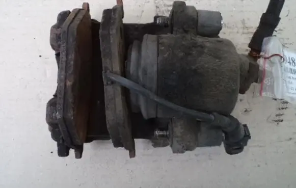 Volkswagen Polo IV 9N3 Front brake caliper