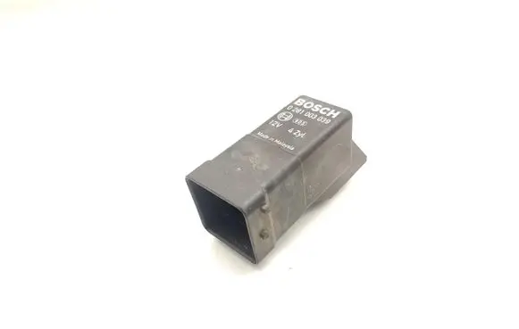 Iveco Daily 35 - 40.10 Glow plug pre-heat relay 0281003039
