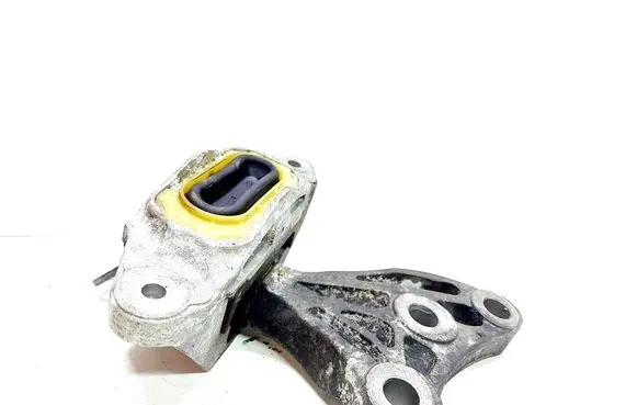 Opel Zafira C Engine mount bracket 13248545