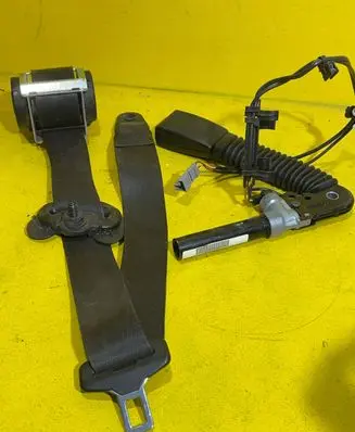 Mini One - Cooper Coupe R56 Front seatbelt