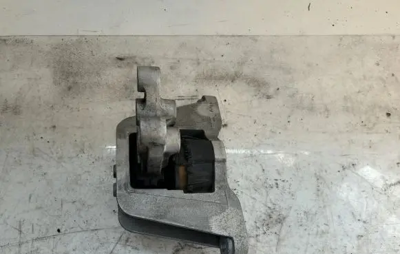Chrysler Pacifica Engine mount bracket P68224746AC
