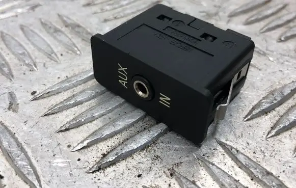 BMW 5 F10 F11 AUX in-socket connector 6930561