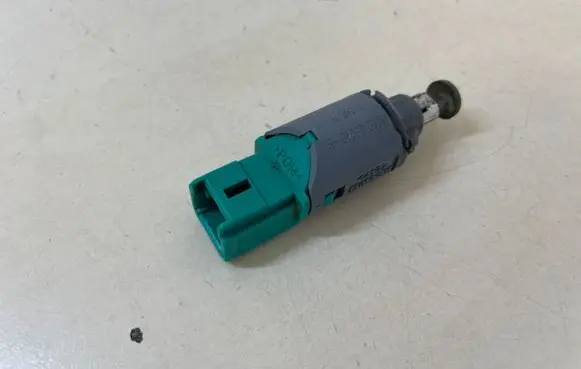 Clutch pedal sensor
