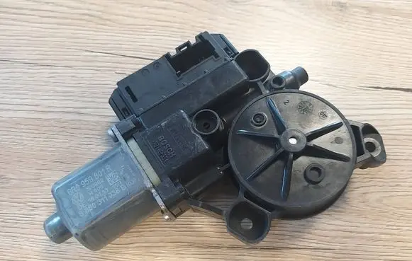 Volkswagen Polo V 6R Front door window regulator motor 6R0959801R
