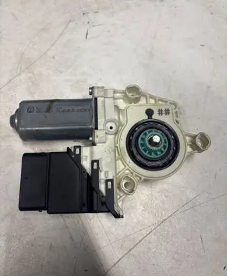 Volvo V50 Rear door window regulator motor 7746010501 21035634