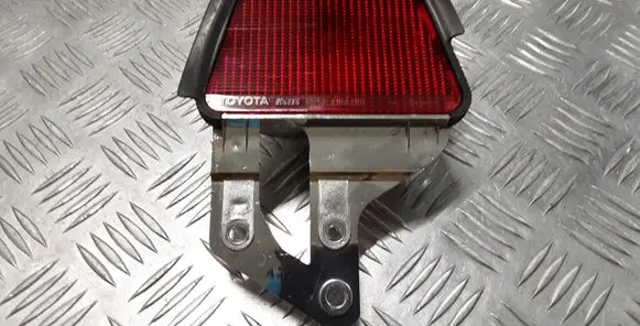 Third/center stoplight
