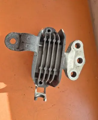 Opel Zafira C Engine mount bracket 13346761