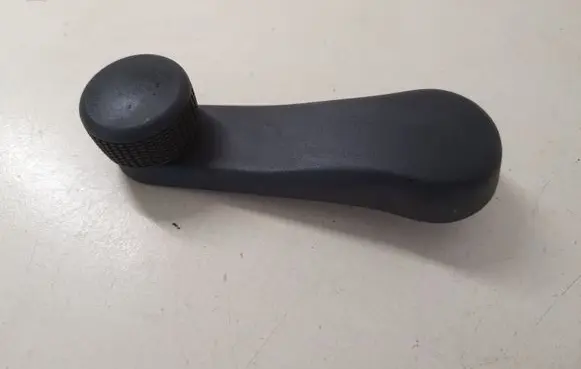 Volkswagen Touran I Rear door window winding handle 1T0839581
