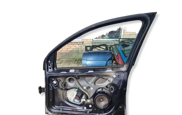 Volkswagen Golf V Front door 