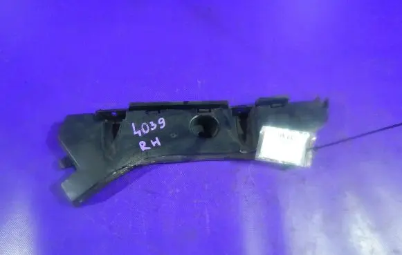 Seat Ibiza IV (6J,6P) Front bumper mounting bracket 6J8807376