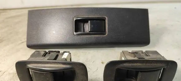 Toyota Corolla Verso AR10 Electric window control switch 848100F010 849010F030 742310F030