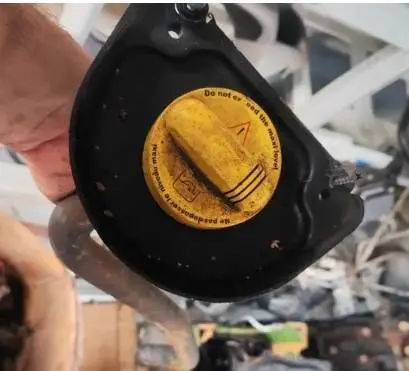 Renault Master III Oil fill pipe 