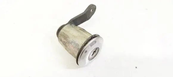 Citroen Berlingo Front door lock (next to the handle) 