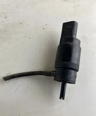 Iveco Daily 4th gen Windscreen/windshield washer pump 504015670