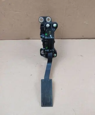 Nissan Navara D40 Accelerator throttle pedal 18002EA000