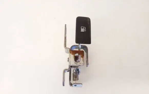 Mazda CX-7 Fuel tank opening switch 