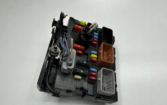 Citroen C3 Fuse module 9664055580