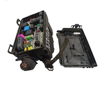 Opel Corsa D Fuse box cover 13246936