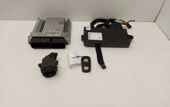 BMW 5 E60 E61 Engine ECU kit and lock set 7809941 170046503 0281015130
