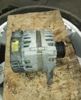 Hyundai i40 Generator/alternator 373002A850