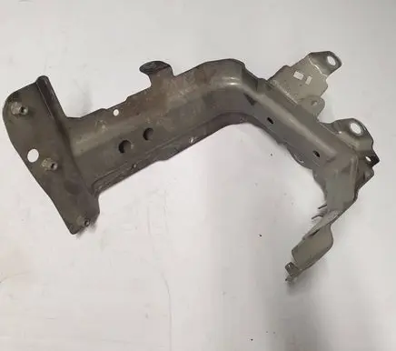 Audi Q7 4M Fender mounting bracket 4M0821138B