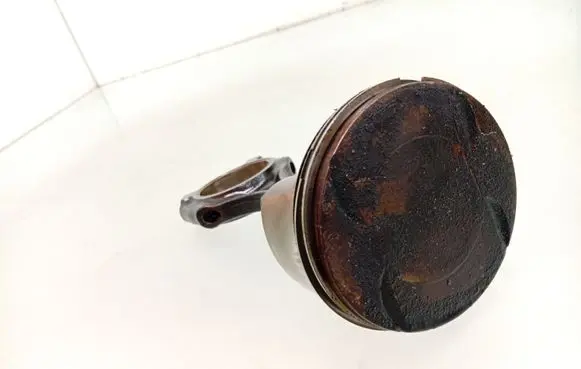 Mercedes-Benz CLS C219 Piston with connecting rod