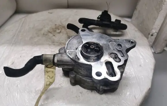 Volkswagen PASSAT B6 Vacuum pump 03G145209 V500 280604
