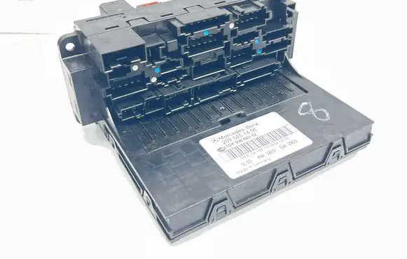 Mercedes-Benz CLK A209 C209 Fuse box set 2095451401 5DK00848512