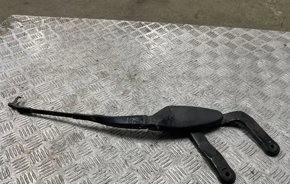 Mercedes-Benz E W211 Front wiper blade arm