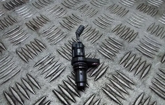 Toyota Avensis T270 Camshaft position sensor 05L271290