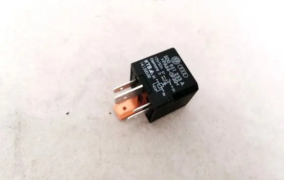 Volkswagen Touran I Other relay 3D0951253A