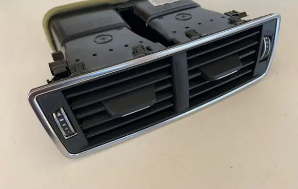 Audi Q7 4M Rear air vent grill 4M0819203F 4M0819203