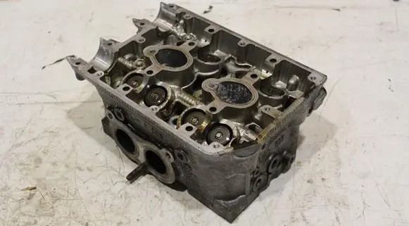 Subaru Forester SG Engine head EJ205