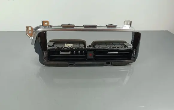 Nissan Qashqai J12 Dash center air vent grill 687516UA0A